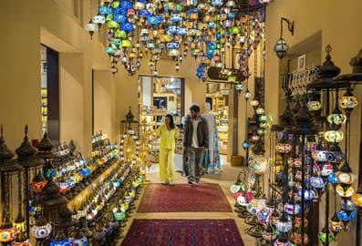 couple madinat souk