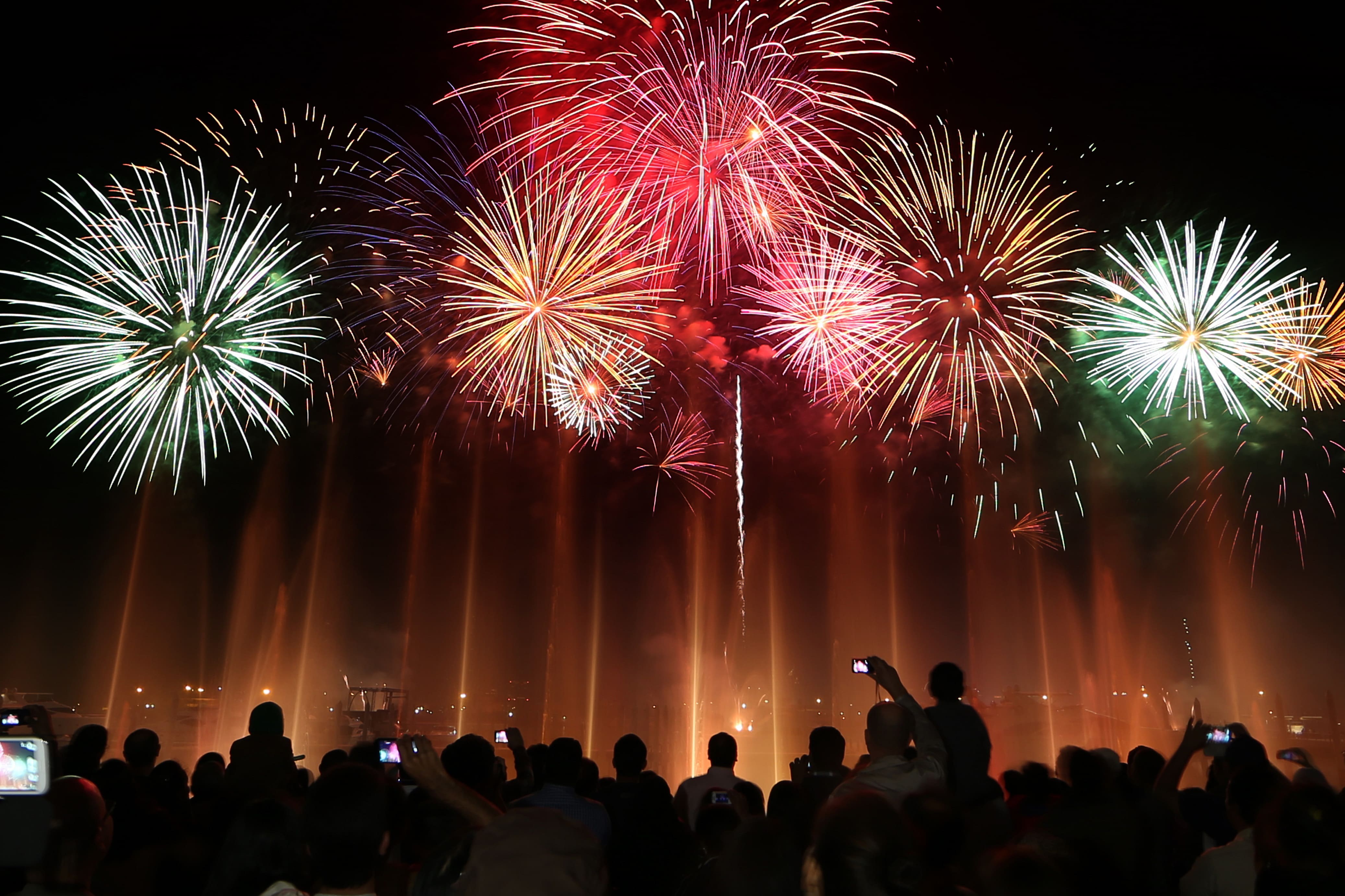 https://www.visitdubai.com/-/media/gathercontent/article/w/where-to-watch-dubais-nye-fireworks/fallback-image/where-to-watch-dubais-nye-fireworks-header.jpg