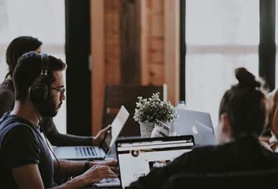 Common languages of Dubai include Arabic, the official language of the UAE, plus English. Other languages including Urdu, Hindi and other subcontinental languages, plus Tagalog and other Filipino languages are also spoken in Dubai.